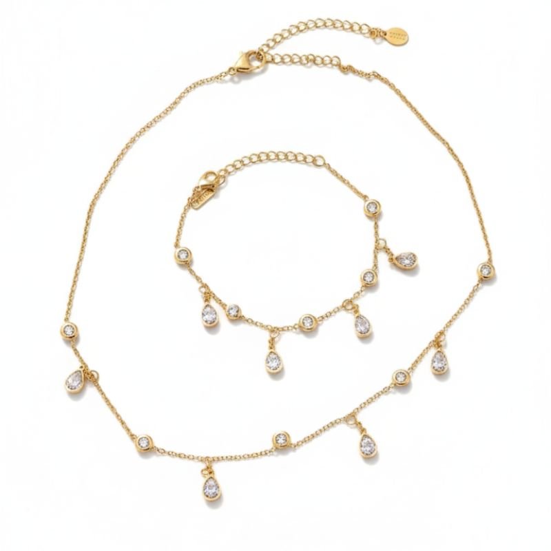 18K Gold Teardrop Diamond Dangle Jewelry Set